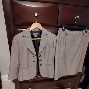 Skirt and jacket suit set